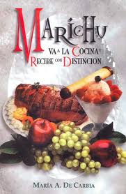 MARICHU VA A LA COCINA Y RECIBE CON DIST