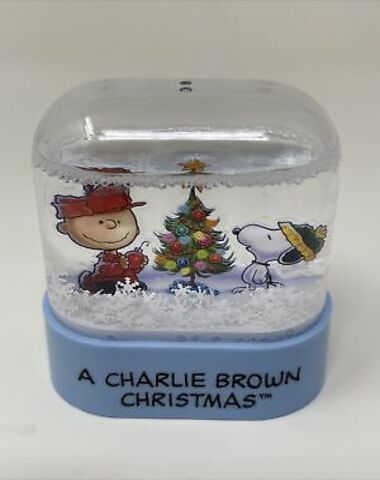 CHARLIE BROWN CHRISTMAS SNOW GLOBE
