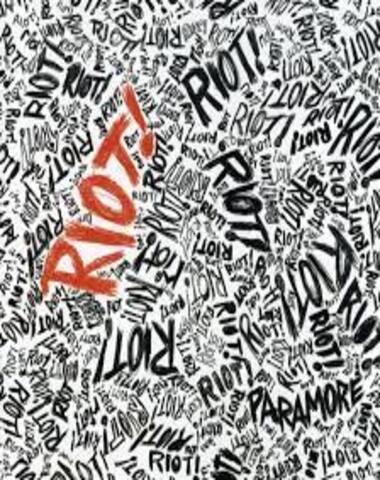 PARAMORE / RIOT